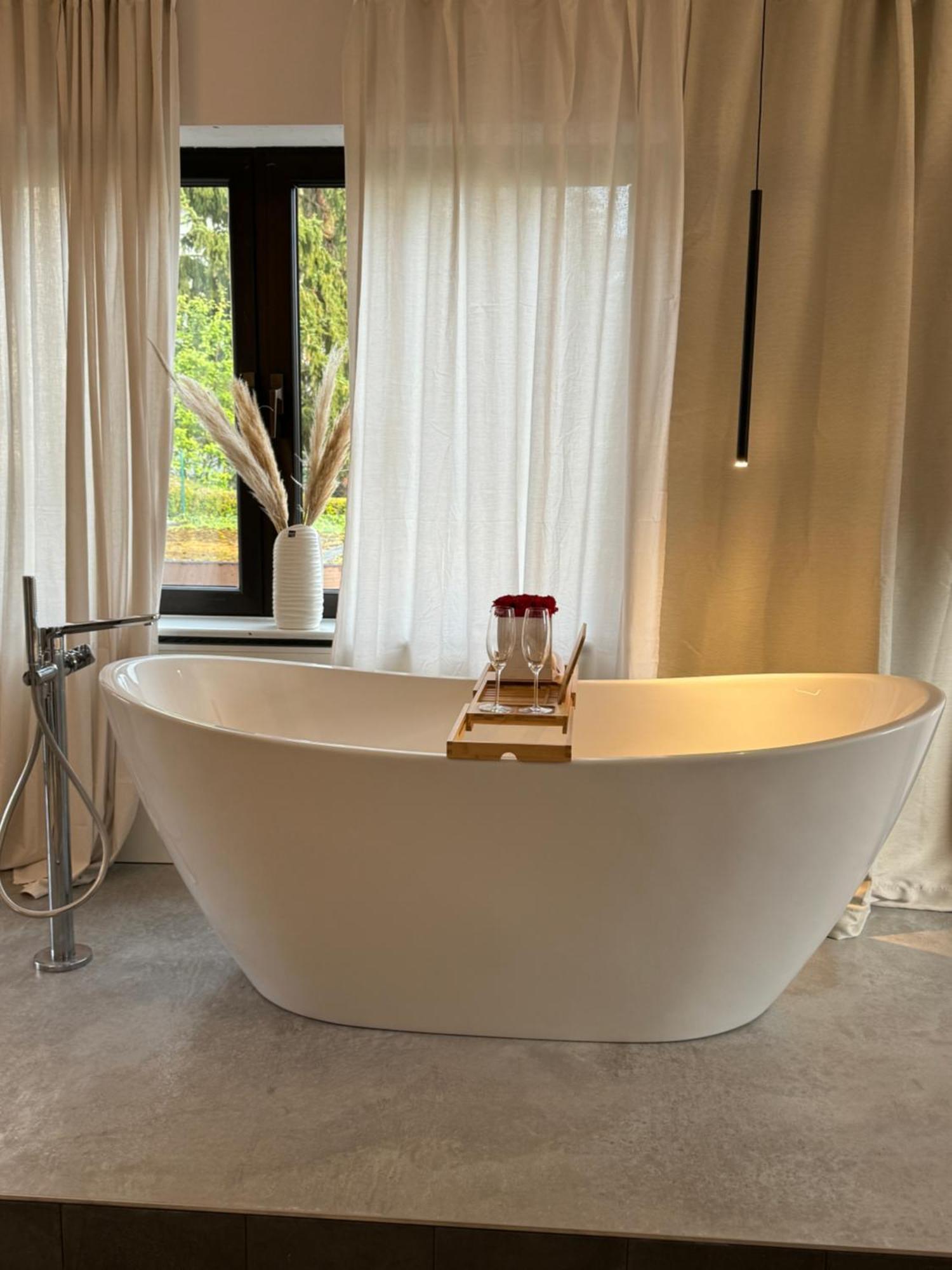Leonardo Wuerzburg I Freistehende Badwanne Apartamento Exterior foto